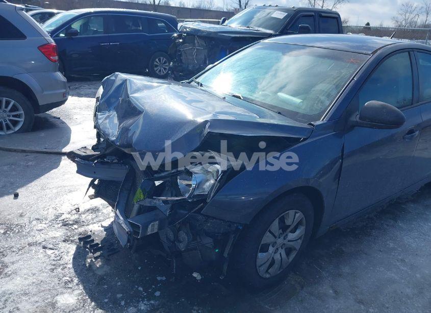 Photo 6 of 2014 Chevrolet Cruze LS AUTO (VIN 1G1PA5SH4E7245063)