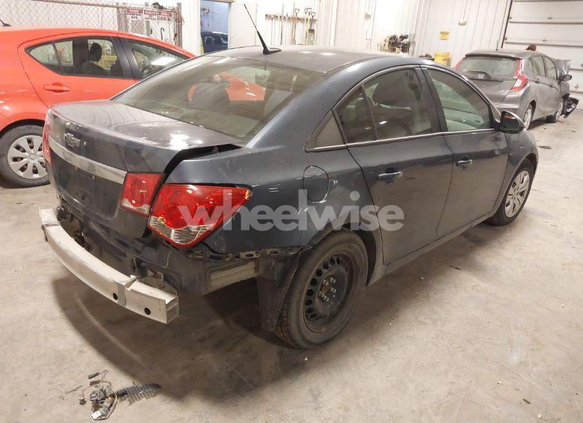 Photo 13 of 2014 Chevrolet Cruze LS AUTO (VIN 1G1PA5SH4E7348418)