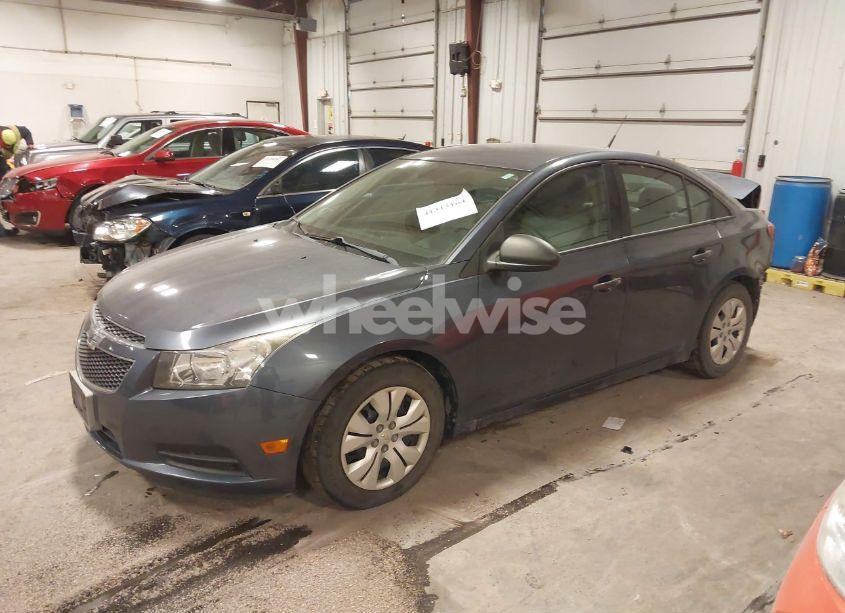 Photo 2 of 2014 Chevrolet Cruze LS AUTO (VIN 1G1PA5SH4E7348418)