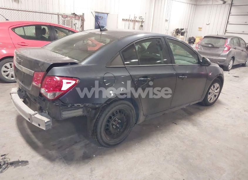 Photo 4 of 2014 Chevrolet Cruze LS AUTO (VIN 1G1PA5SH4E7348418)