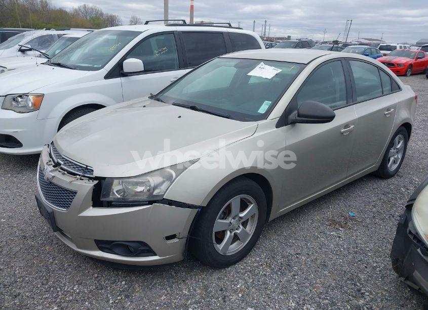 Photo 2 of 2014 Chevrolet Cruze LS AUTO (VIN 1G1PA5SH4E7472009)