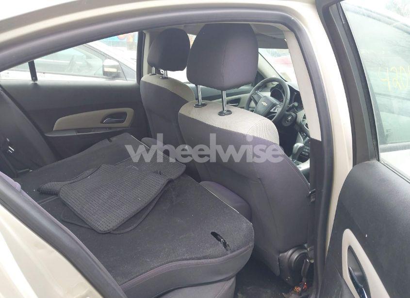 Photo 8 of 2014 Chevrolet Cruze LS AUTO (VIN 1G1PA5SH4E7472009)