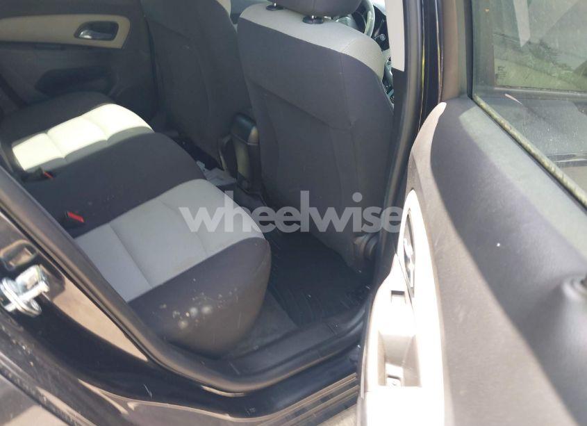 Photo 8 of 2015 Chevrolet Cruze LS AUTO (VIN 1G1PA5SH4F7212842)