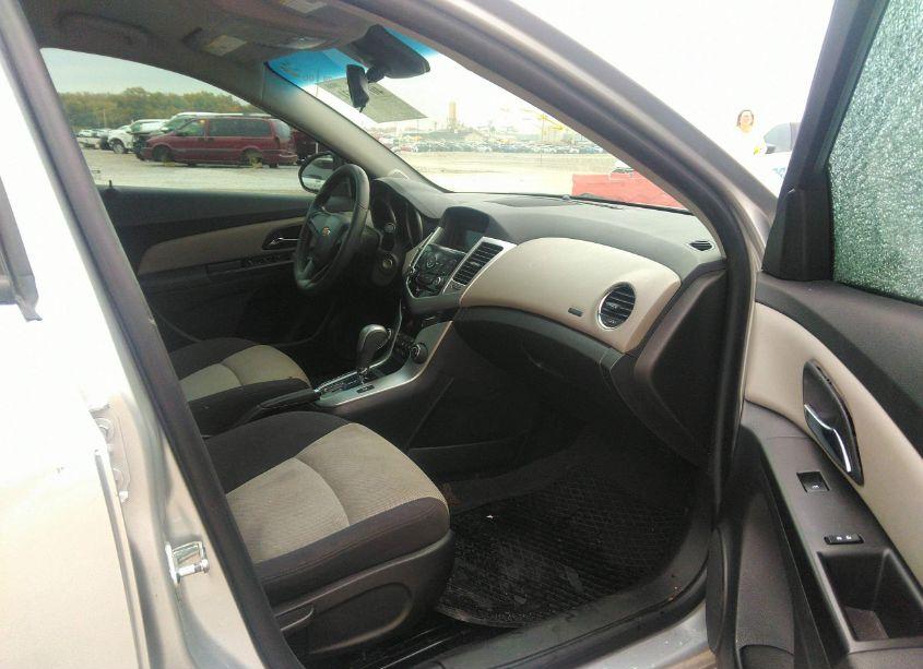 Photo 5 of 2015 Chevrolet Cruze LS AUTO (VIN 1G1PA5SH4F7213392)