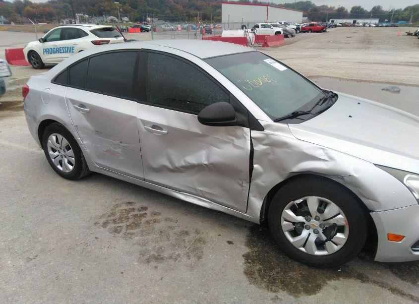 Photo 6 of 2015 Chevrolet Cruze LS AUTO (VIN 1G1PA5SH4F7213392)