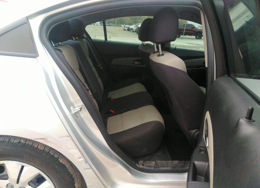 Photo 8 of 2015 Chevrolet Cruze LS AUTO (VIN 1G1PA5SH4F7213392)