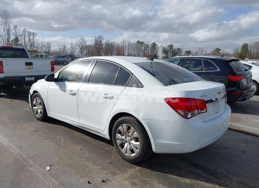 Photo 3 of 2015 Chevrolet Cruze LS AUTO (VIN 1G1PA5SH4F7232167)