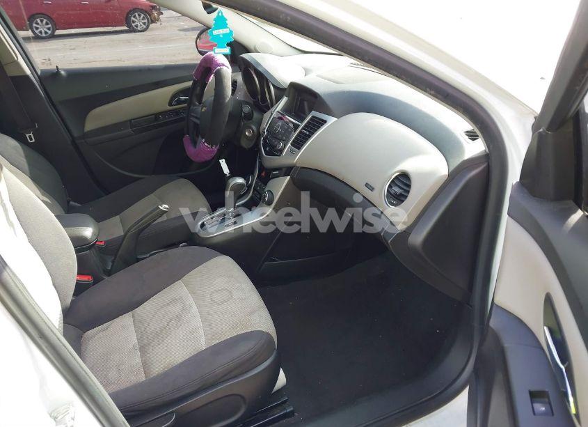 Photo 5 of 2015 Chevrolet Cruze LS AUTO (VIN 1G1PA5SH4F7232167)