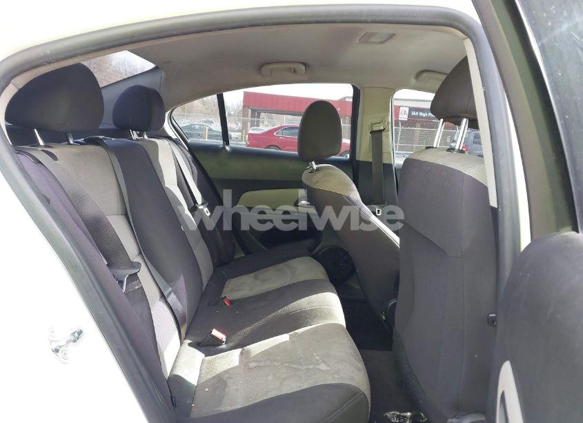 Photo 8 of 2015 Chevrolet Cruze LS AUTO (VIN 1G1PA5SH4F7232167)