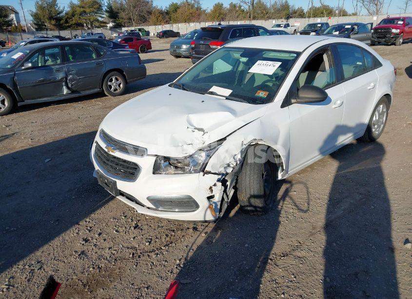 Photo 2 of 2015 Chevrolet Cruze LS AUTO (VIN 1G1PA5SH4F7269624)