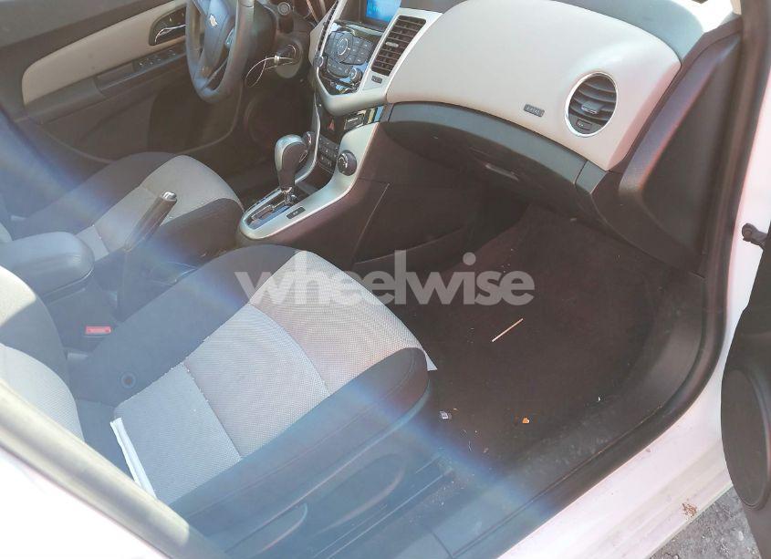 Photo 5 of 2015 Chevrolet Cruze LS AUTO (VIN 1G1PA5SH4F7269624)