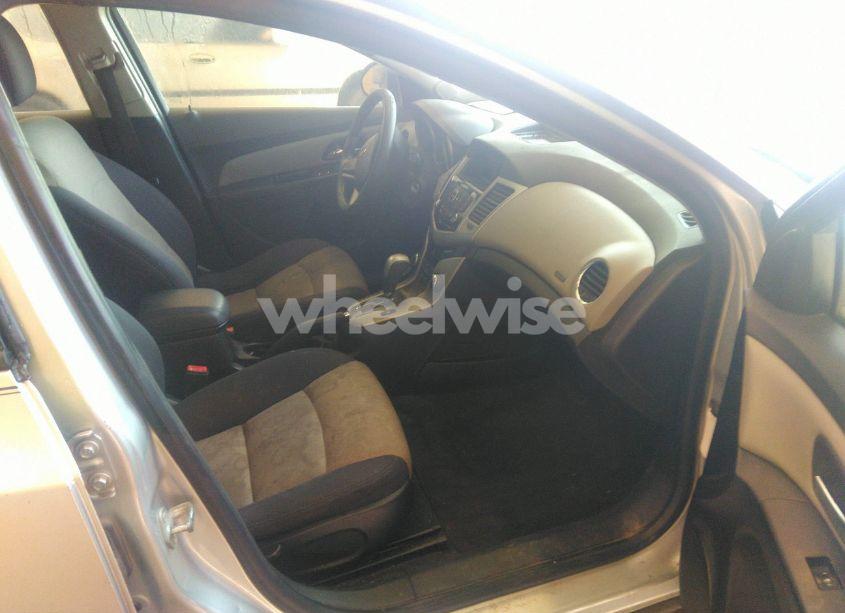 Photo 5 of 2013 Chevrolet Cruze LS AUTO (VIN 1G1PA5SH5D7145164)