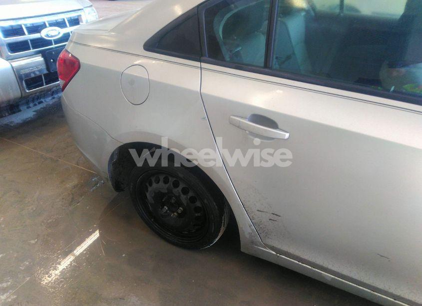 Photo 6 of 2013 Chevrolet Cruze LS AUTO (VIN 1G1PA5SH5D7145164)