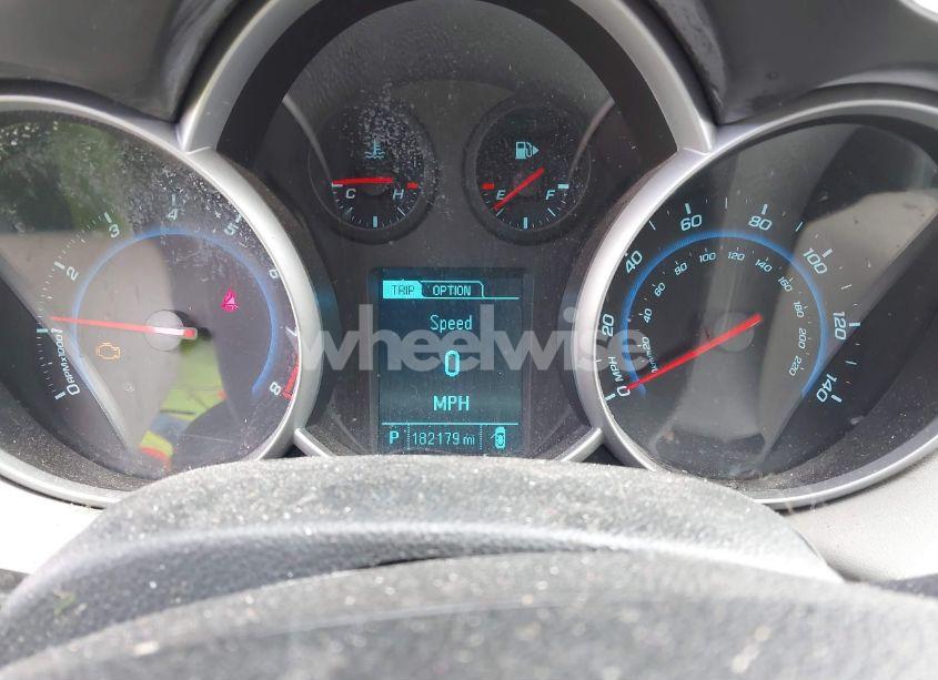 Photo 7 of 2013 Chevrolet Cruze LS AUTO (VIN 1G1PA5SH5D7145164)