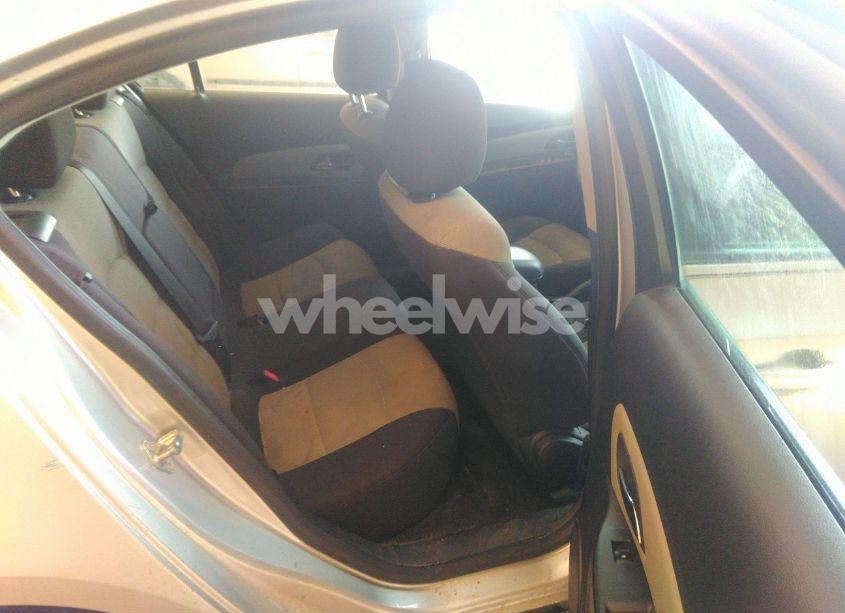 Photo 8 of 2013 Chevrolet Cruze LS AUTO (VIN 1G1PA5SH5D7145164)