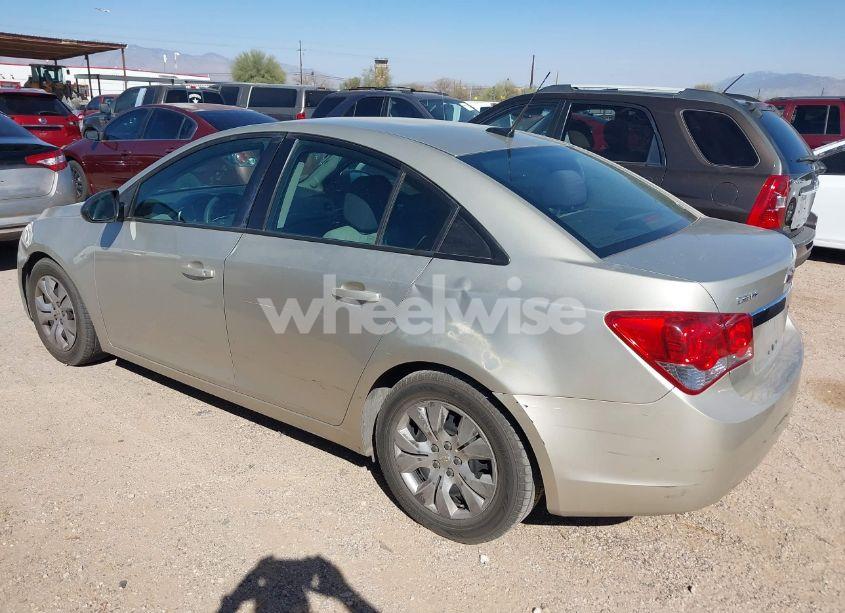 Photo 3 of 2013 Chevrolet Cruze LS AUTO (VIN 1G1PA5SH5D7153295)