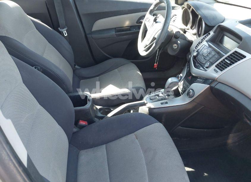 Photo 5 of 2013 Chevrolet Cruze LS AUTO (VIN 1G1PA5SH5D7153295)