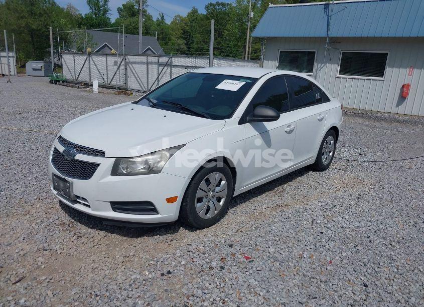 Photo 2 of 2013 Chevrolet Cruze LS AUTO (VIN 1G1PA5SH5D7196552)
