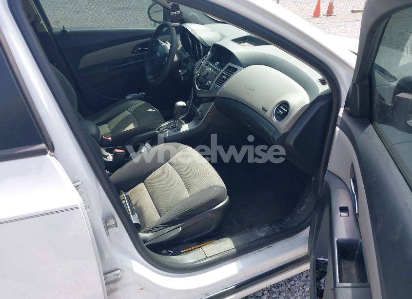 Photo 5 of 2013 Chevrolet Cruze LS AUTO (VIN 1G1PA5SH5D7196552)