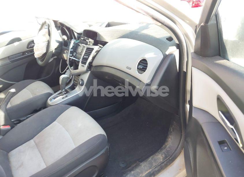 Photo 5 of 2013 Chevrolet Cruze LS AUTO (VIN 1G1PA5SH5D7254823)