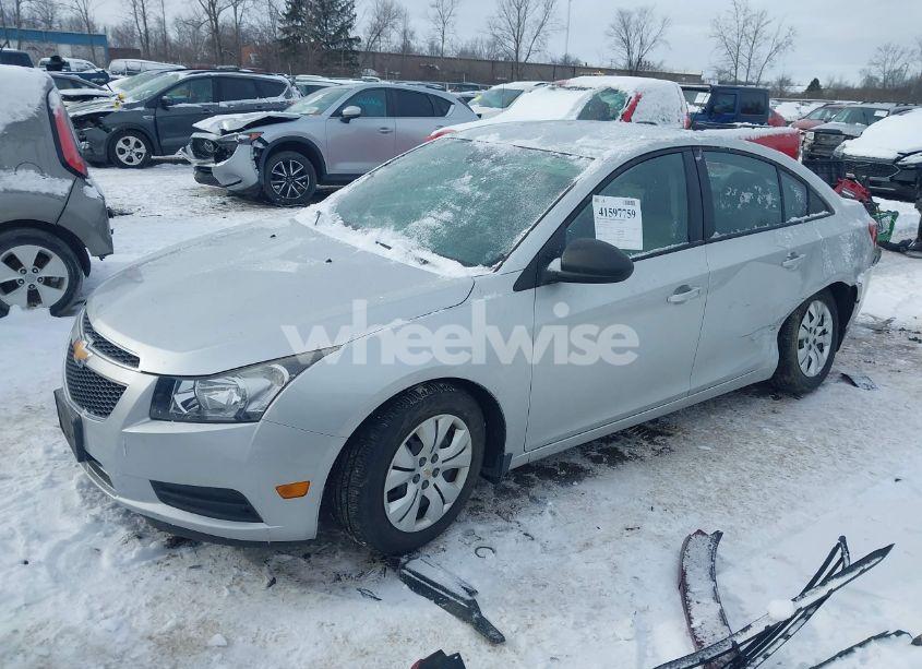 Photo 2 of 2013 Chevrolet Cruze LS AUTO (VIN 1G1PA5SH5D7283576)