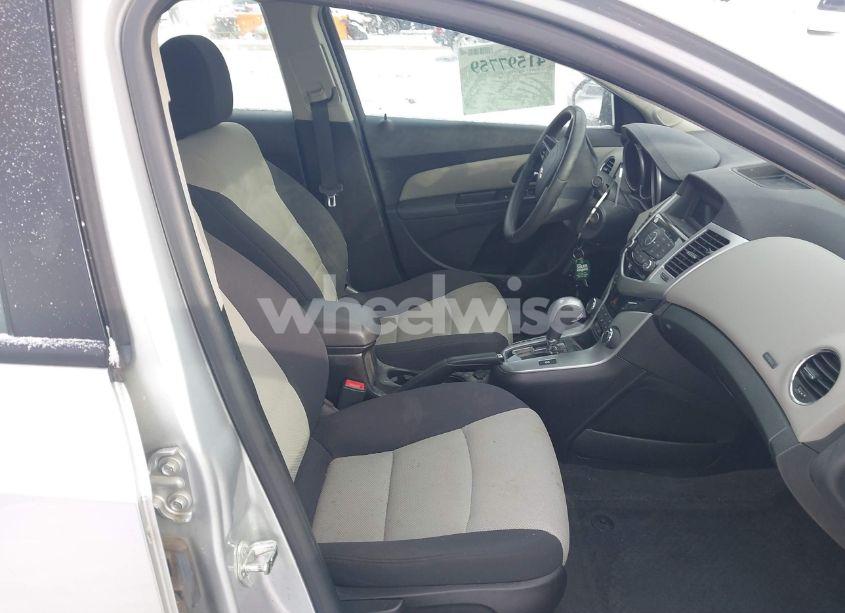 Photo 5 of 2013 Chevrolet Cruze LS AUTO (VIN 1G1PA5SH5D7283576)