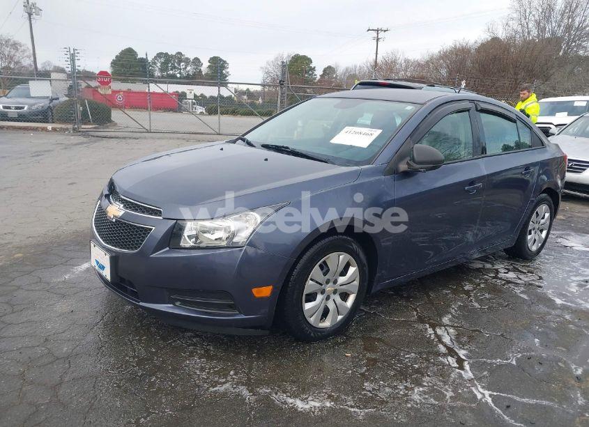 Photo 2 of 2013 Chevrolet Cruze LS AUTO (VIN 1G1PA5SH5D7295453)