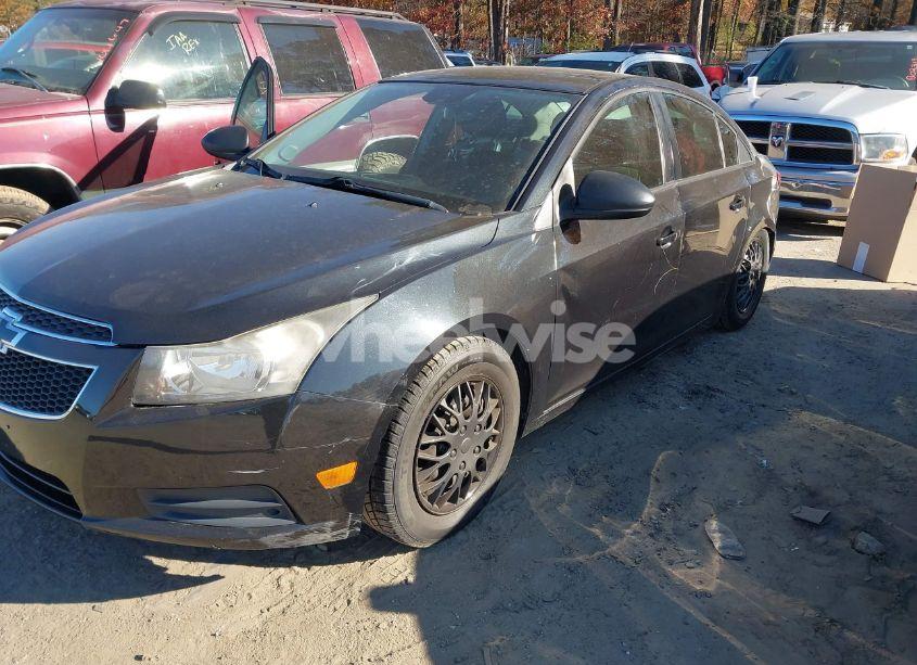 Photo 2 of 2014 Chevrolet Cruze LS AUTO (VIN 1G1PA5SH5E7106625)