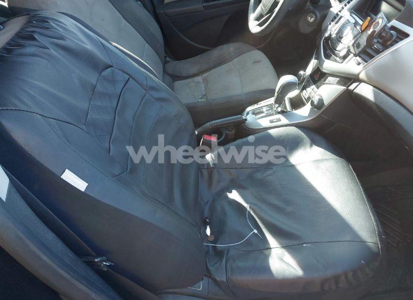 Photo 5 of 2014 Chevrolet Cruze LS AUTO (VIN 1G1PA5SH5E7106625)