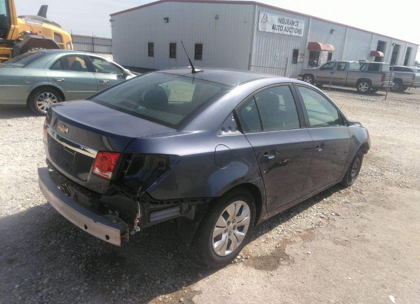 Photo 4 of 2014 Chevrolet Cruze LS AUTO (VIN 1G1PA5SH5E7139432)