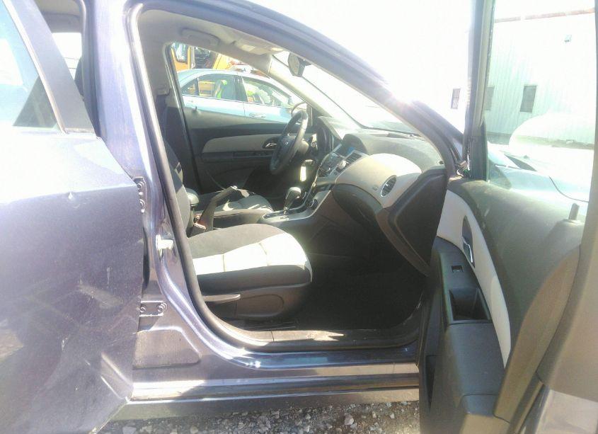 Photo 5 of 2014 Chevrolet Cruze LS AUTO (VIN 1G1PA5SH5E7139432)