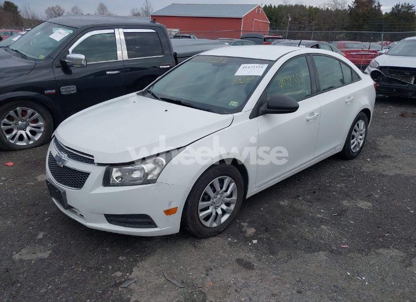 Photo 2 of 2014 Chevrolet Cruze LS AUTO (VIN 1G1PA5SH5E7201220)