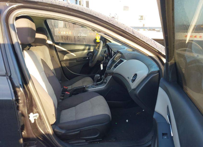 Photo 5 of 2014 Chevrolet Cruze LS AUTO (VIN 1G1PA5SH5E7208779)