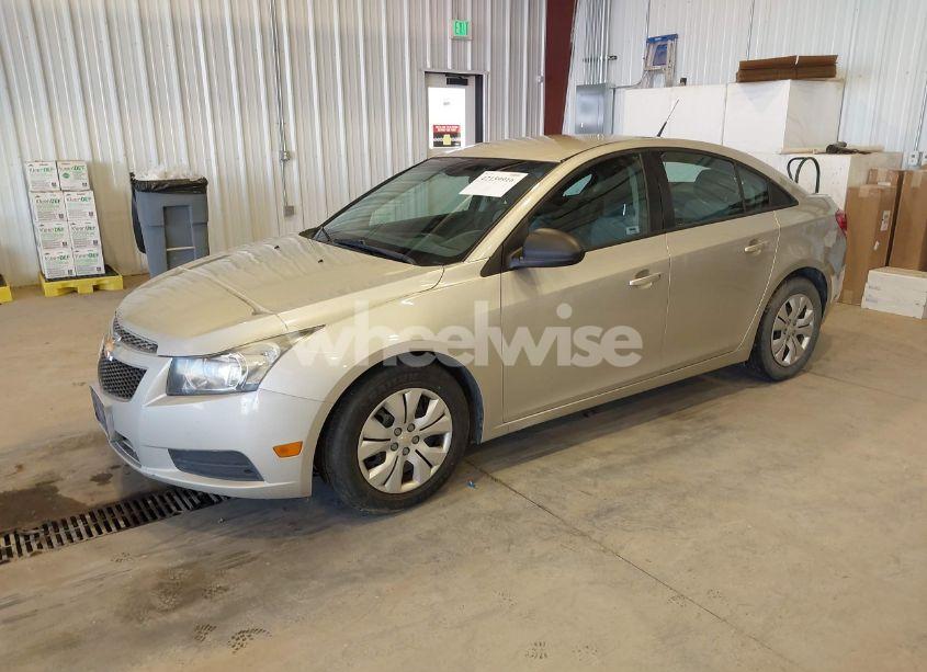 Photo 2 of 2014 Chevrolet Cruze LS AUTO (VIN 1G1PA5SH5E7231298)
