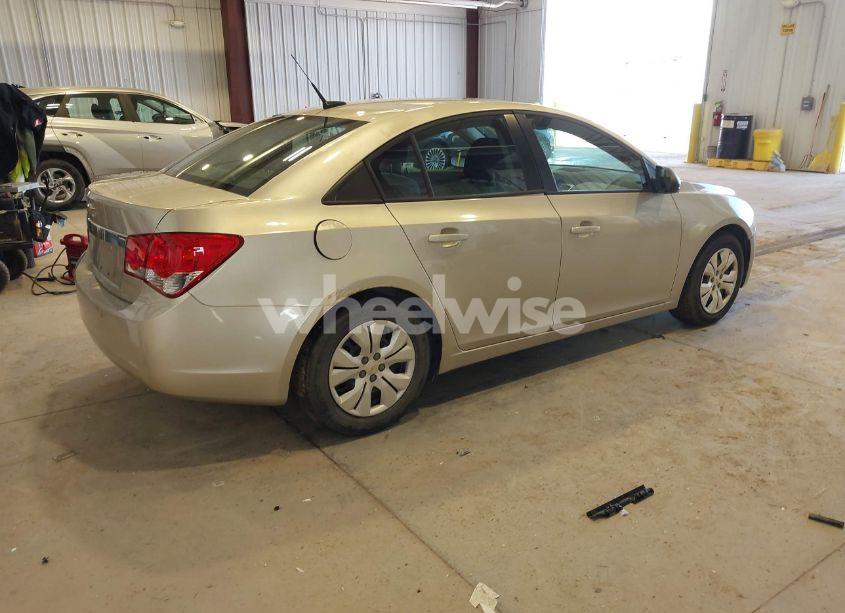 Photo 4 of 2014 Chevrolet Cruze LS AUTO (VIN 1G1PA5SH5E7231298)