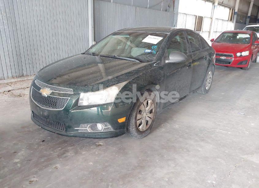 Photo 2 of 2014 Chevrolet Cruze LS AUTO (VIN 1G1PA5SH5E7296717)