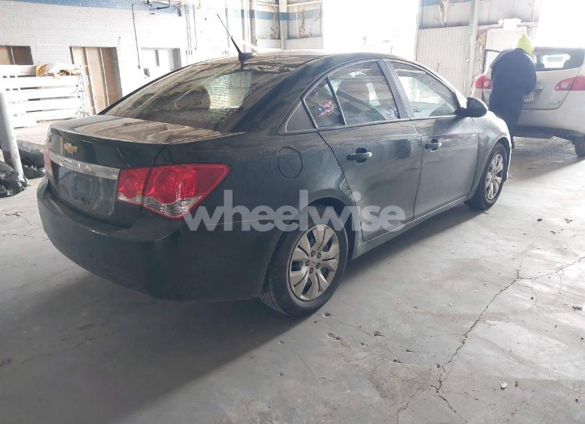 Photo 4 of 2014 Chevrolet Cruze LS AUTO (VIN 1G1PA5SH5E7296717)