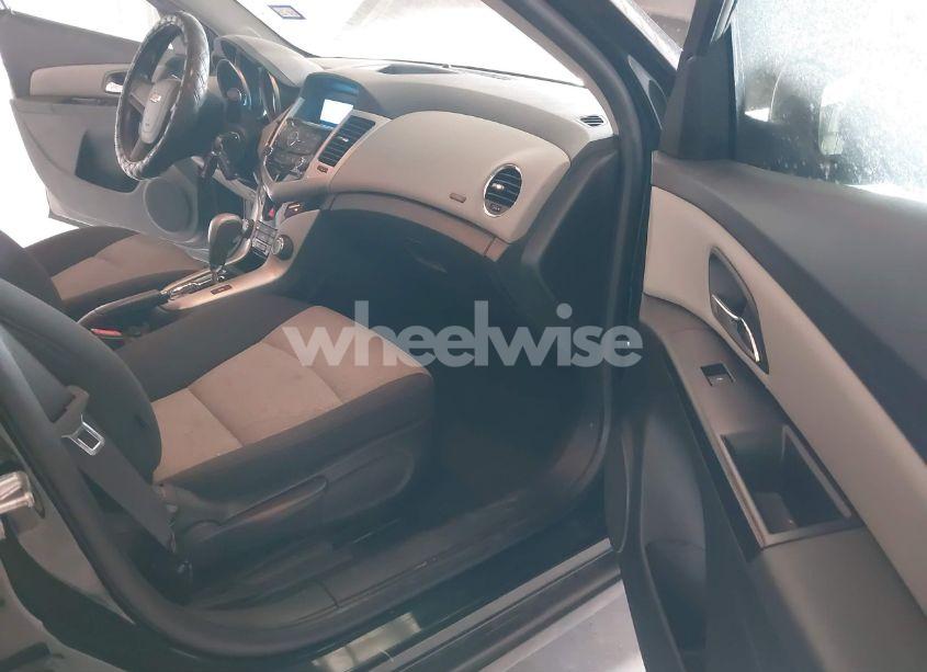 Photo 5 of 2014 Chevrolet Cruze LS AUTO (VIN 1G1PA5SH5E7296717)