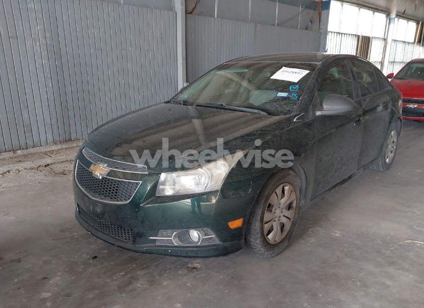 Photo 6 of 2014 Chevrolet Cruze LS AUTO (VIN 1G1PA5SH5E7296717)