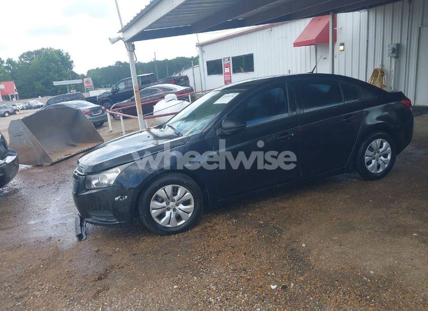 Photo 2 of 2014 Chevrolet Cruze LS AUTO (VIN 1G1PA5SH5E7459527)