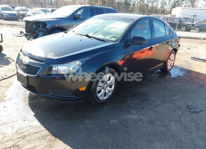 Photo 2 of 2014 Chevrolet Cruze LS AUTO (VIN 1G1PA5SH5E7484329)