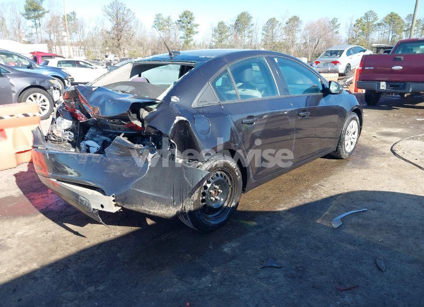 Photo 4 of 2014 Chevrolet Cruze LS AUTO (VIN 1G1PA5SH5E7484329)