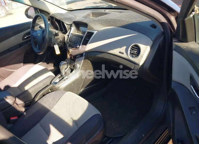 Photo 5 of 2014 Chevrolet Cruze LS AUTO (VIN 1G1PA5SH5E7484329)