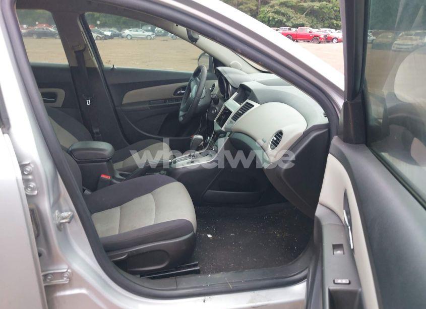 Photo 5 of 2015 Chevrolet Cruze LS AUTO (VIN 1G1PA5SH5F7122535)