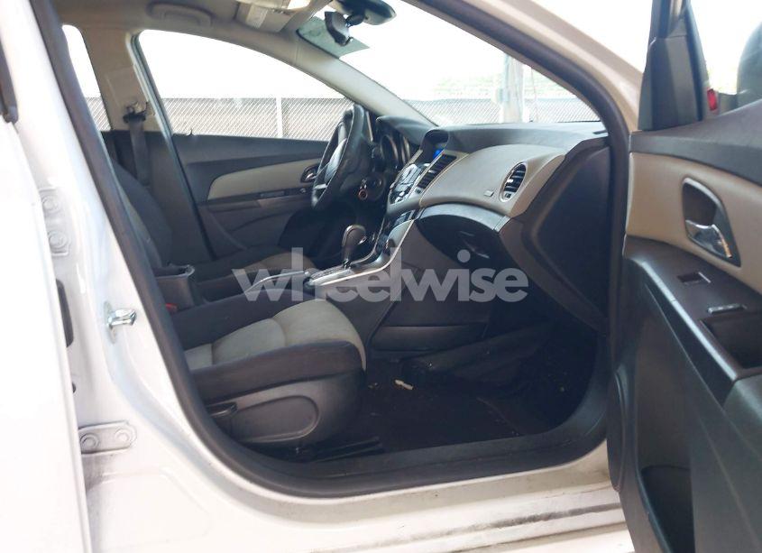 Photo 5 of 2015 Chevrolet Cruze LS AUTO (VIN 1G1PA5SH5F7225325)