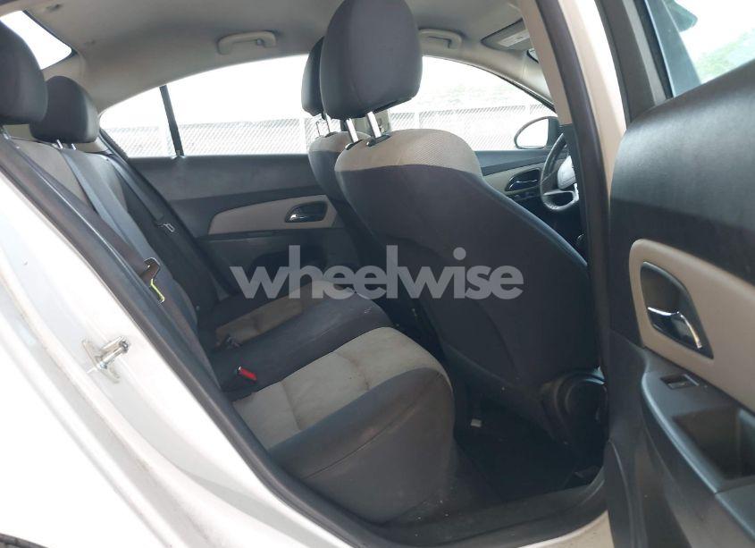 Photo 8 of 2015 Chevrolet Cruze LS AUTO (VIN 1G1PA5SH5F7225325)