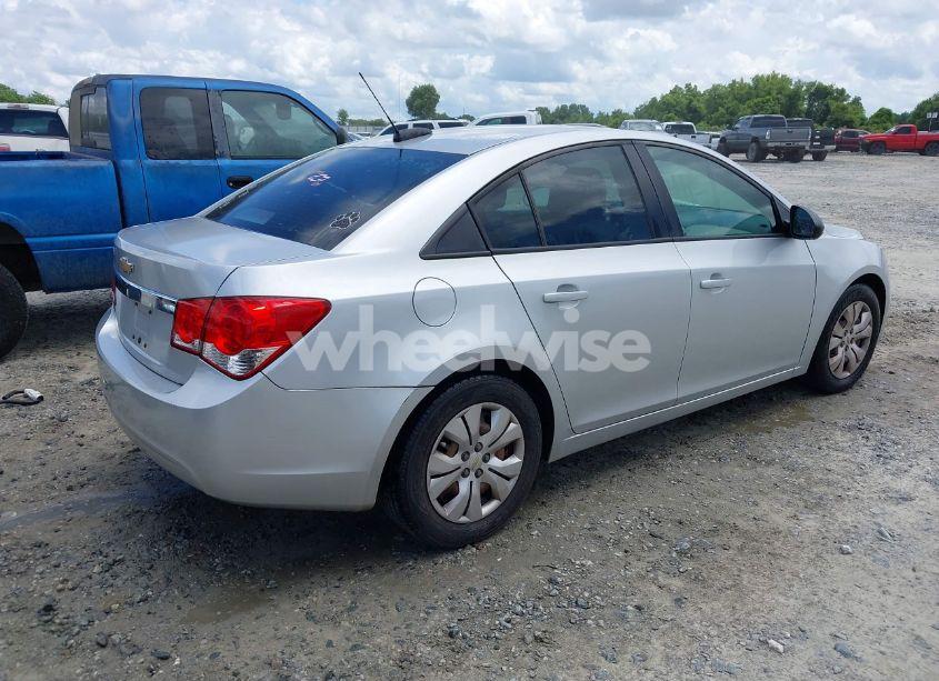 Photo 4 of 2015 Chevrolet Cruze LS AUTO (VIN 1G1PA5SH5F7253318)