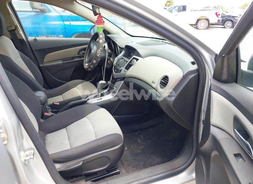 Photo 5 of 2015 Chevrolet Cruze LS AUTO (VIN 1G1PA5SH5F7253318)