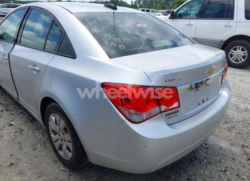 Photo 6 of 2015 Chevrolet Cruze LS AUTO (VIN 1G1PA5SH5F7253318)