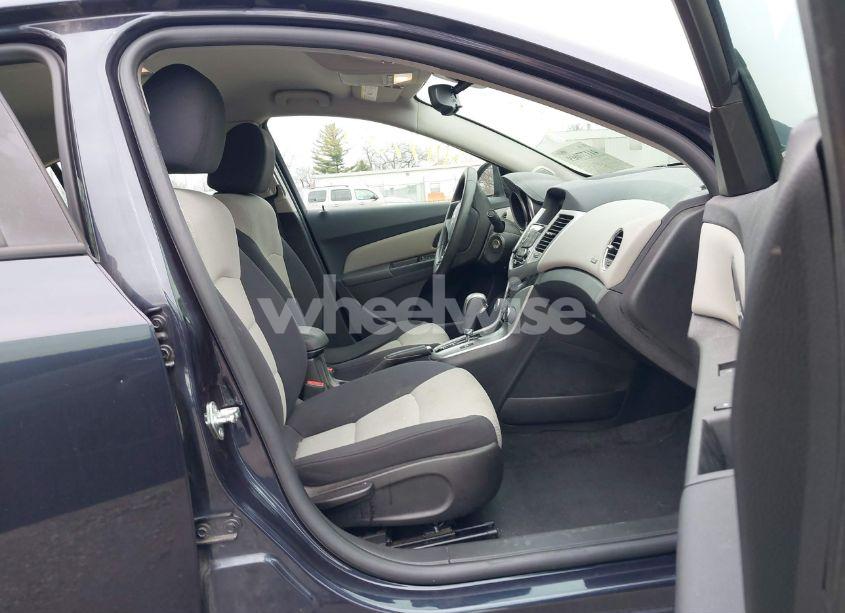 Photo 5 of 2015 Chevrolet Cruze LS AUTO (VIN 1G1PA5SH5F7285783)